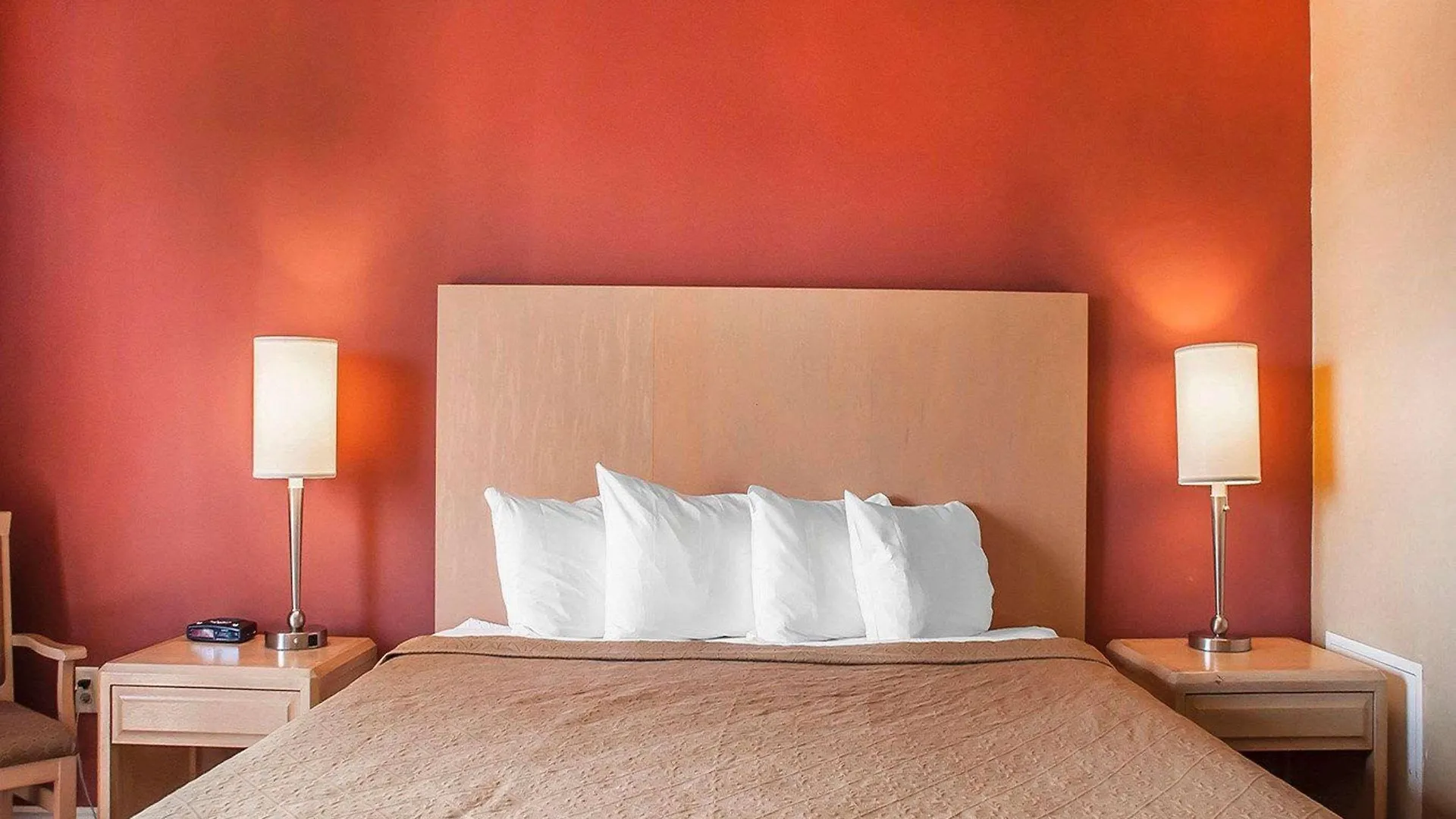 Quality Hotel Fallsview Cascade Niagara Falls
