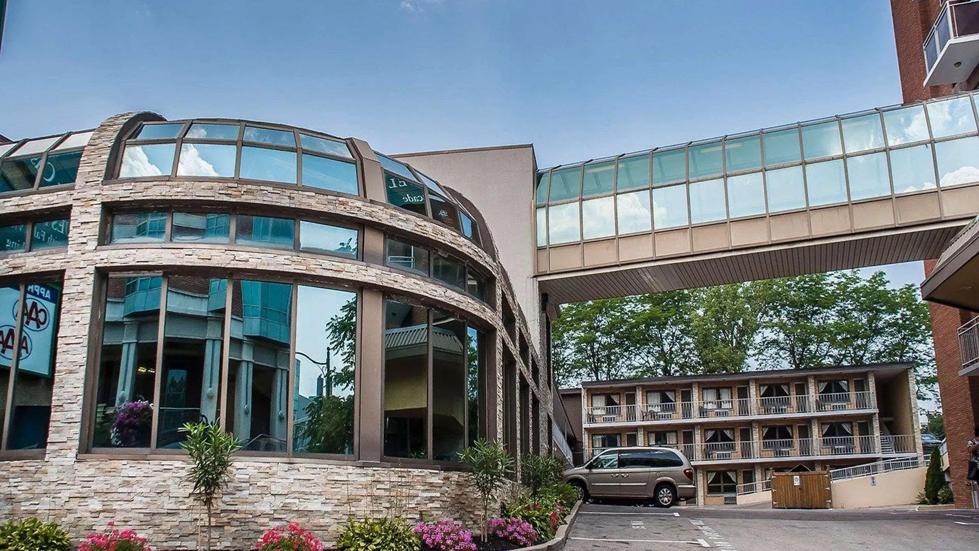Quality Hotel Fallsview Cascade Niagara Falls