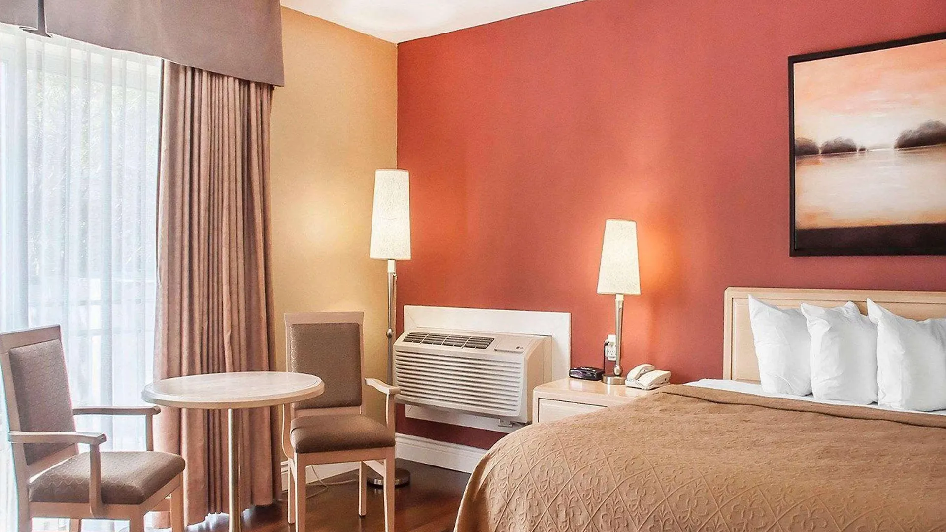 Quality Hotel Fallsview Cascade Niagara Falls 3*,