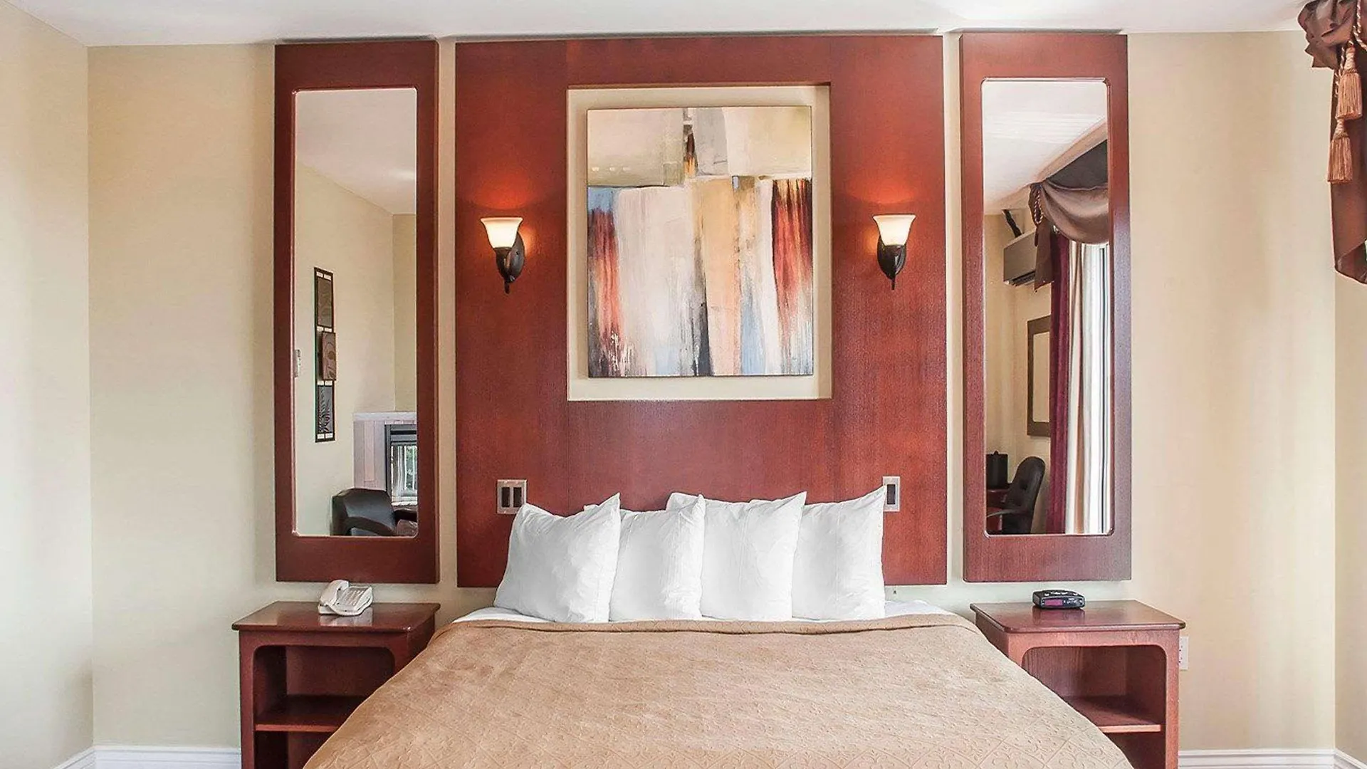Quality Hotel Fallsview Cascade Niagara Falls