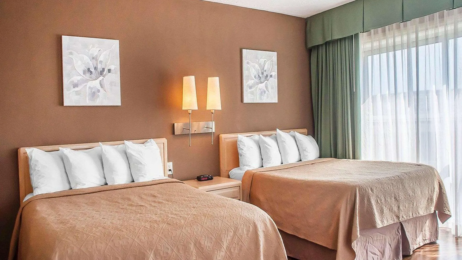 Quality Hotel Fallsview Cascade Niagara Falls
