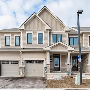 Holiday home Luxury Townhouse Close To Fairview Casino In, Niagara Falls