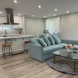 Holiday home Charming Bungalow Retreat In Chippawa Fall, Niagara Falls