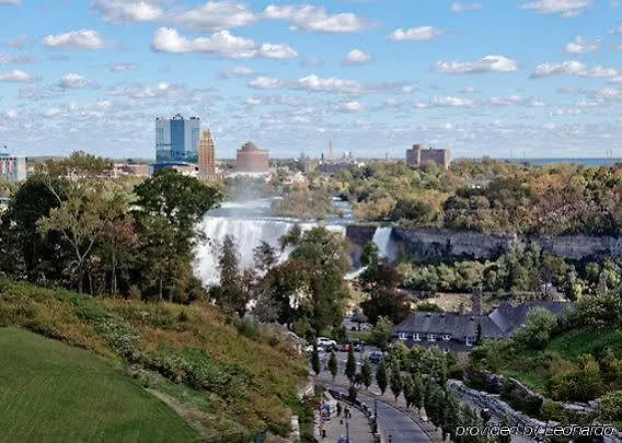 Quality Hotel Fallsview Cascade Niagarawatervallen 3*,  Canada
