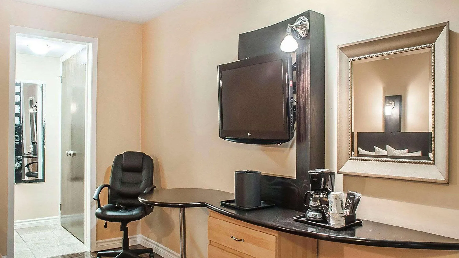 Quality Hotel Fallsview Cascade Niagara Falls
