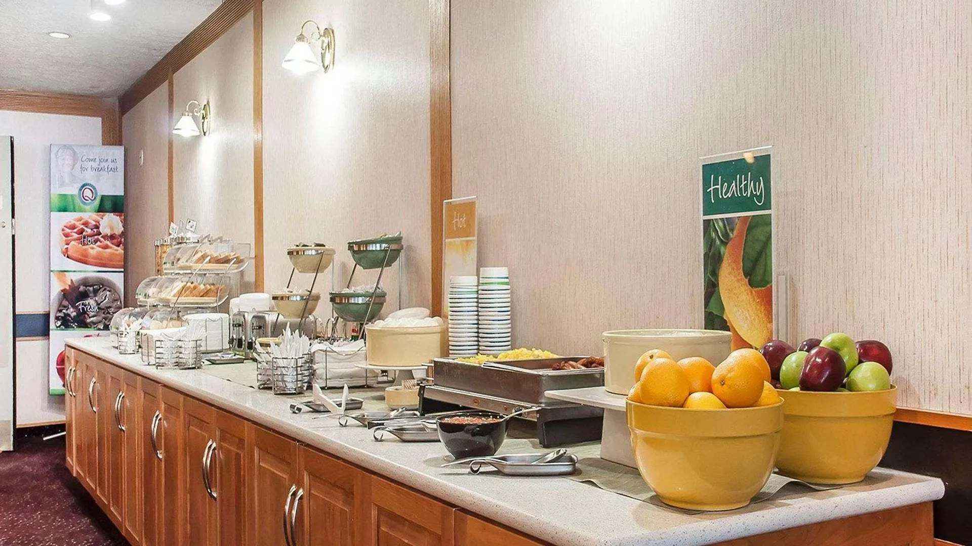 Quality Hotel Fallsview Cascade Niagara Falls