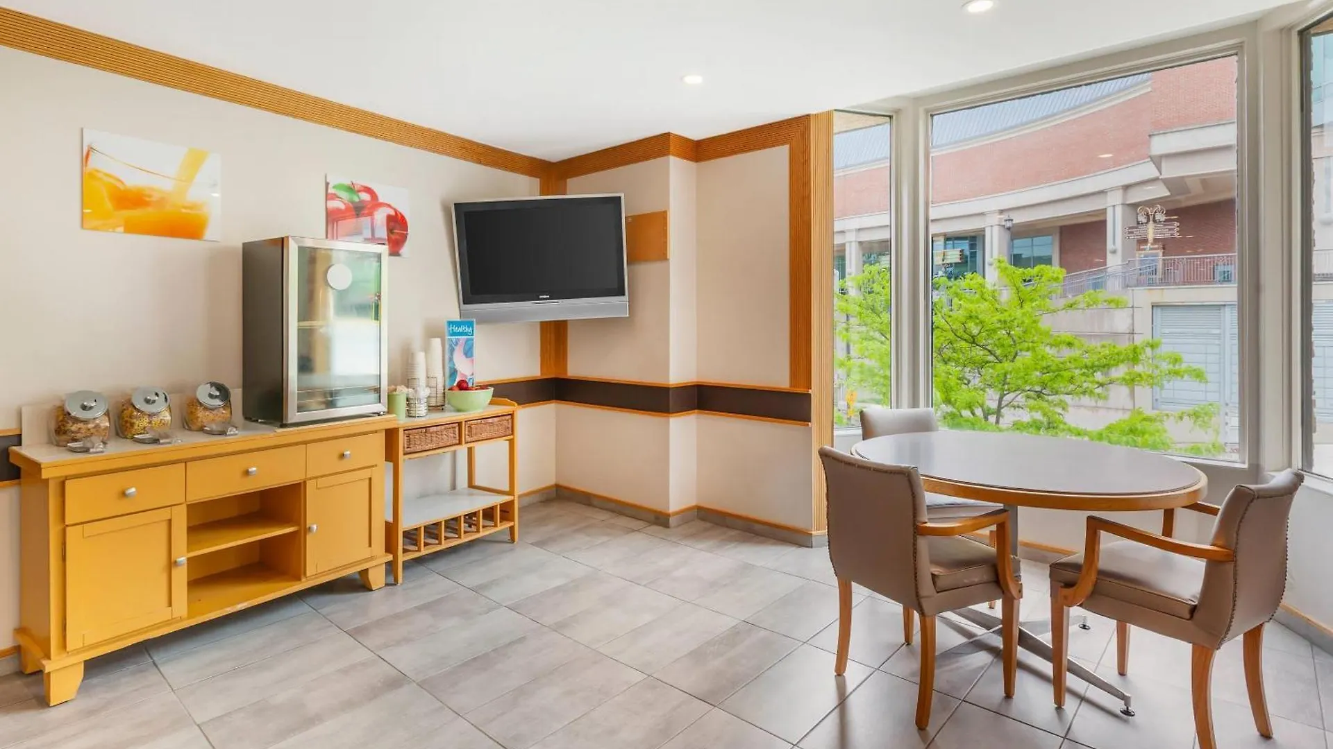 Quality Hotel Fallsview Cascade Niagara Falls