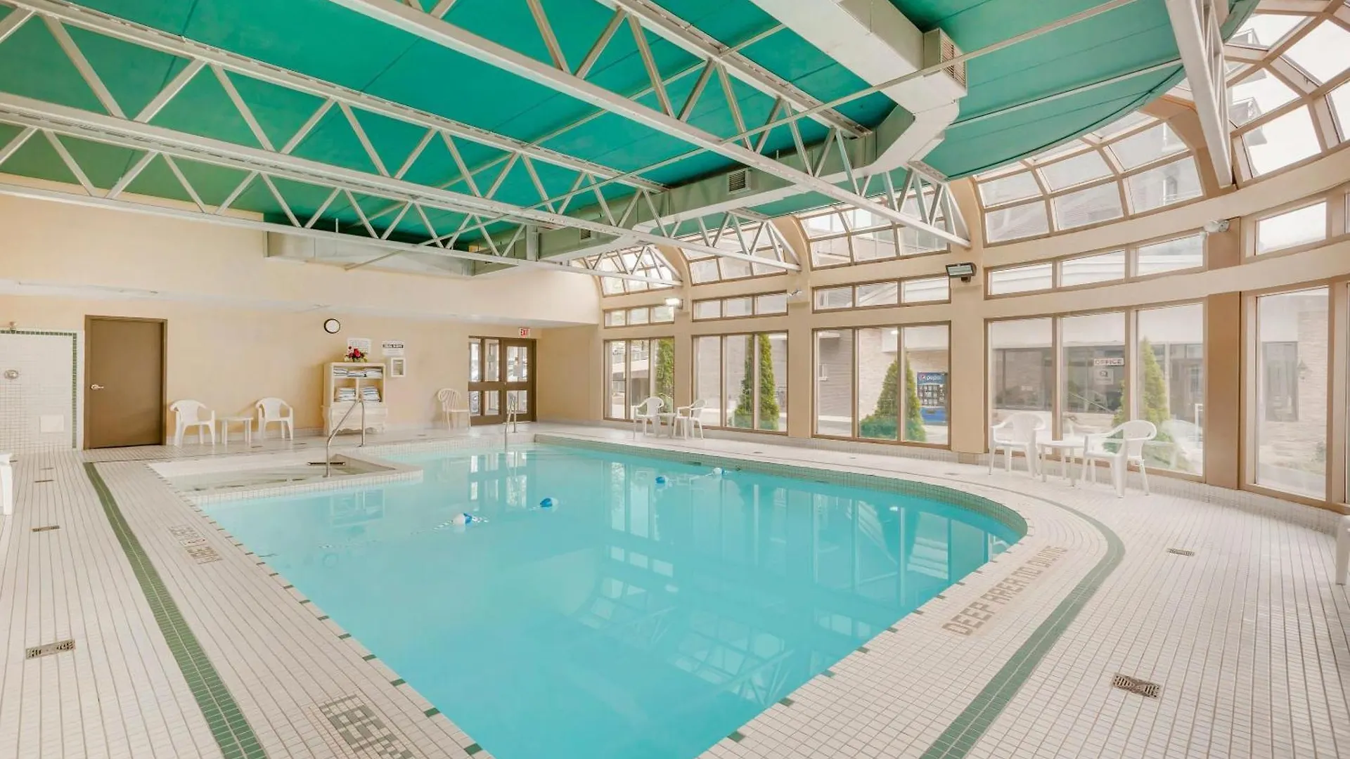Quality Hotel Fallsview Cascade Niagara Falls