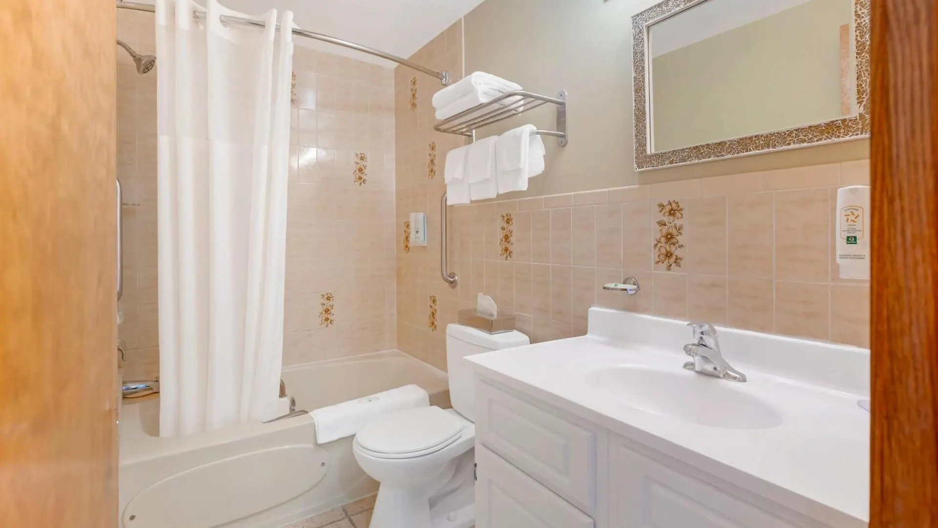 Quality Hotel Fallsview Cascade Niagara Falls