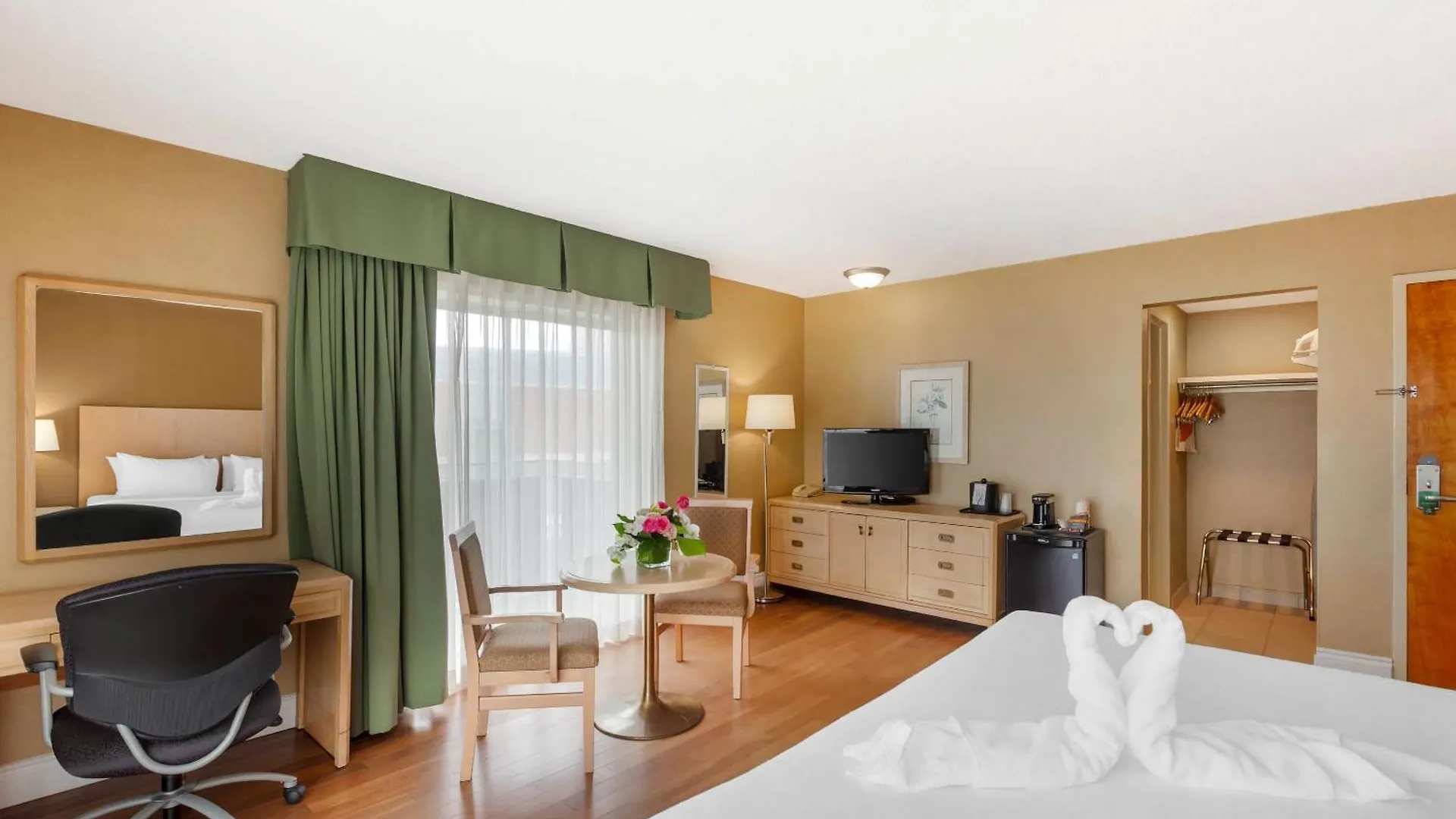 Quality Hotel Fallsview Cascade Niagara Falls 3*,  Canada