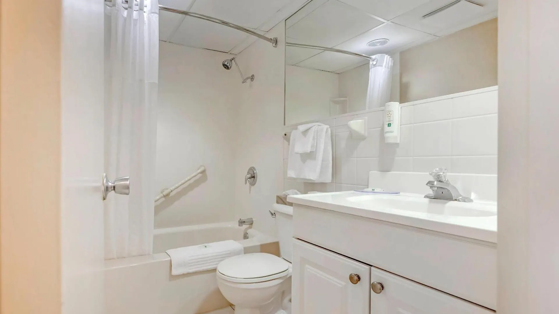 ***  Quality Hotel Fallsview Cascade Niagara Falls Canada